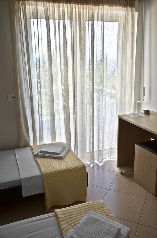Perivolos Apartments Dhërmi Δωμάτιο φωτογραφία